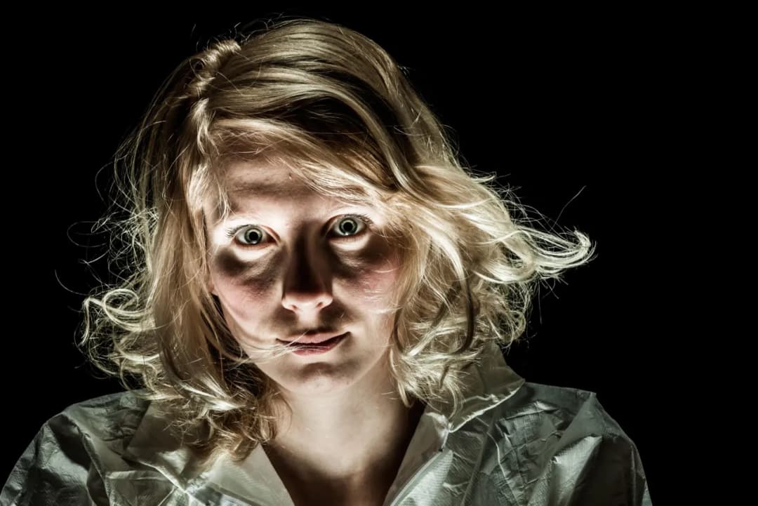 Co robi socjopata po rozstaniu? Jak unikać jego manipulacji i zagrożeń