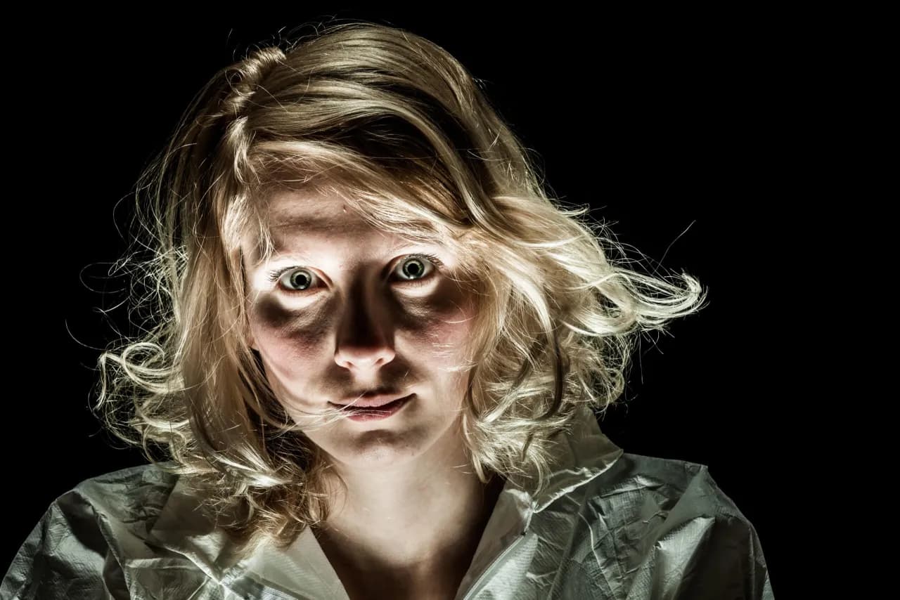 Co robi socjopata po rozstaniu? Jak unikać jego manipulacji i zagrożeń