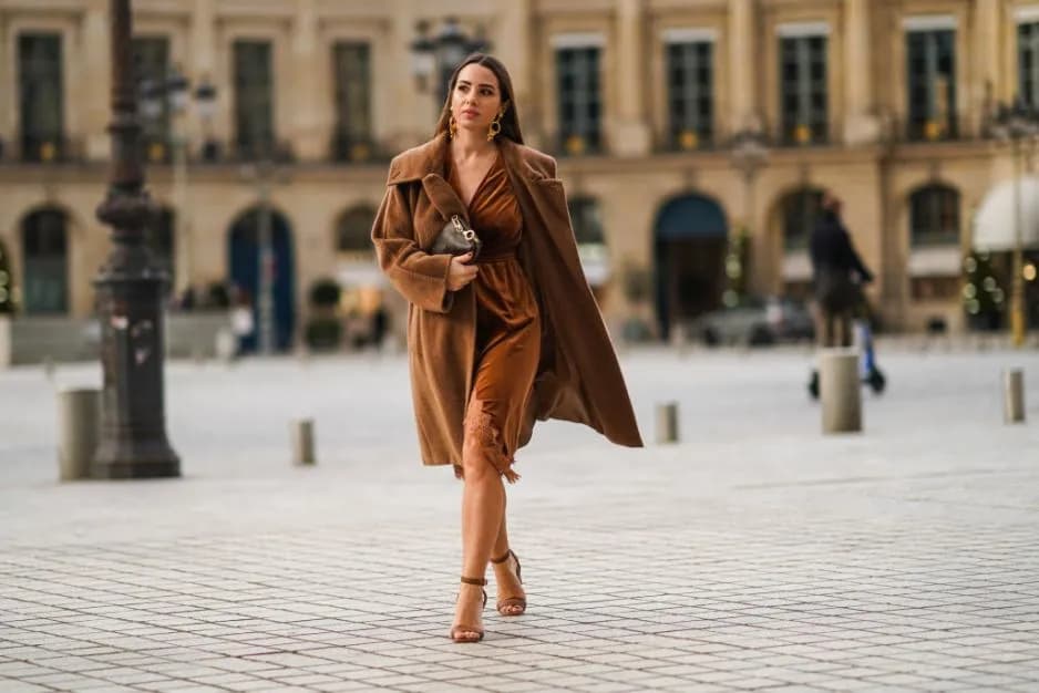 Jak ubrać się na randkę po 40, by wyglądać atrakcyjnie i czuć się pewnie